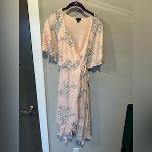Torrid size 1 Wrap midi dress. Pink floral